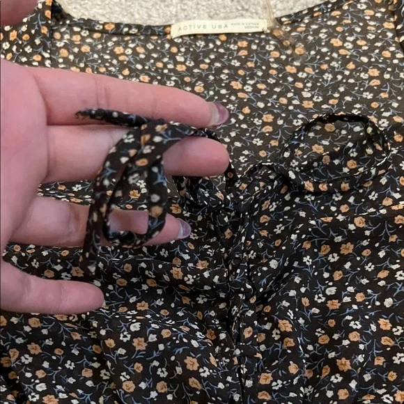Active USA Black Floral Blouse - Picture 3 of 4